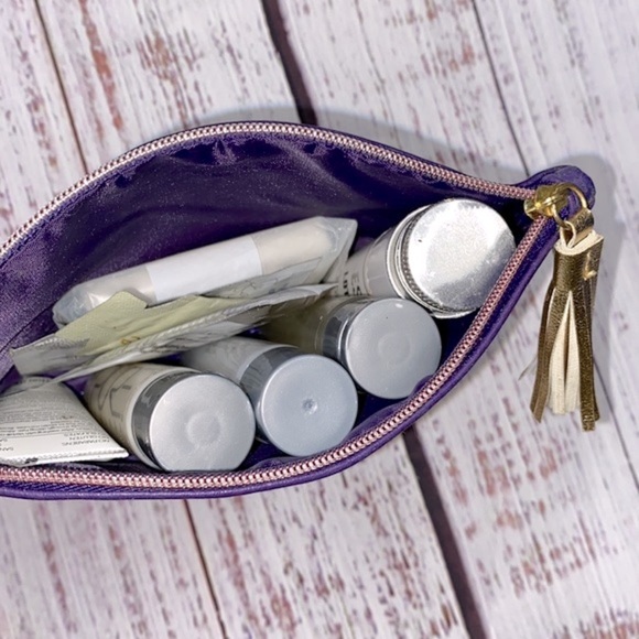 Travel bag with toiletries - Picture 6 of 8